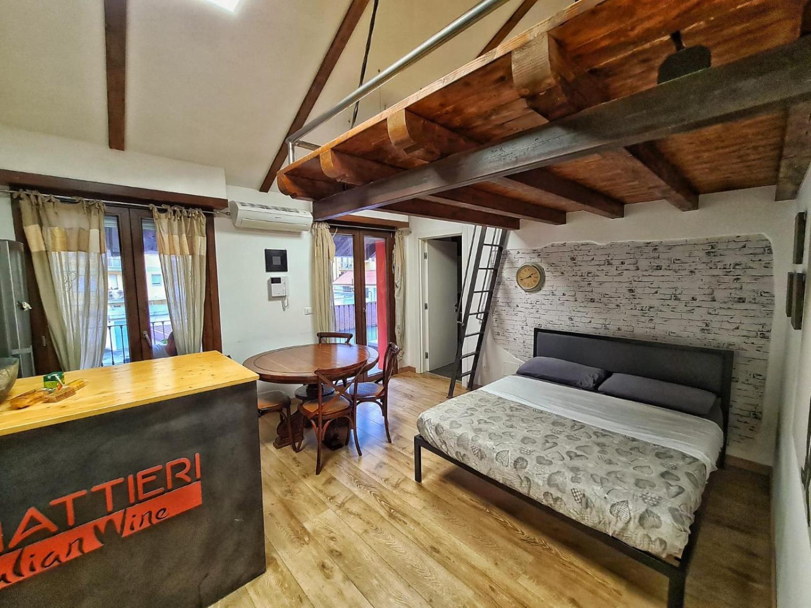 Regis B&B Camere Centro Storico Chivasso Luaran gambar